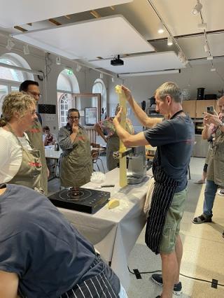 Robert macht Pastateig